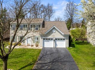 17 Edinburg Ln, East Brunswick, NJ 08816