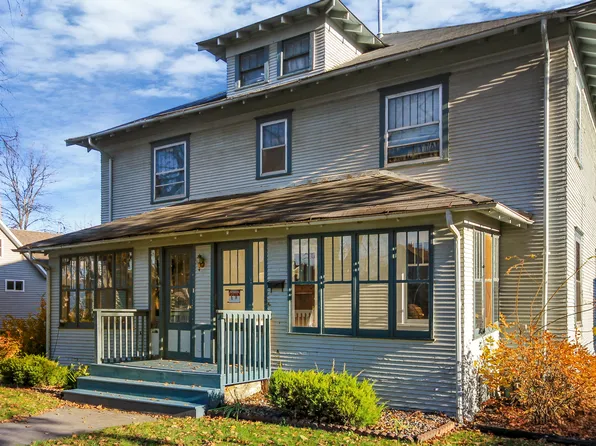 912 N 4th St, Grand Forks, ND 58203