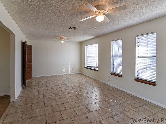 3rd image of 5048 Edgecliff Dr