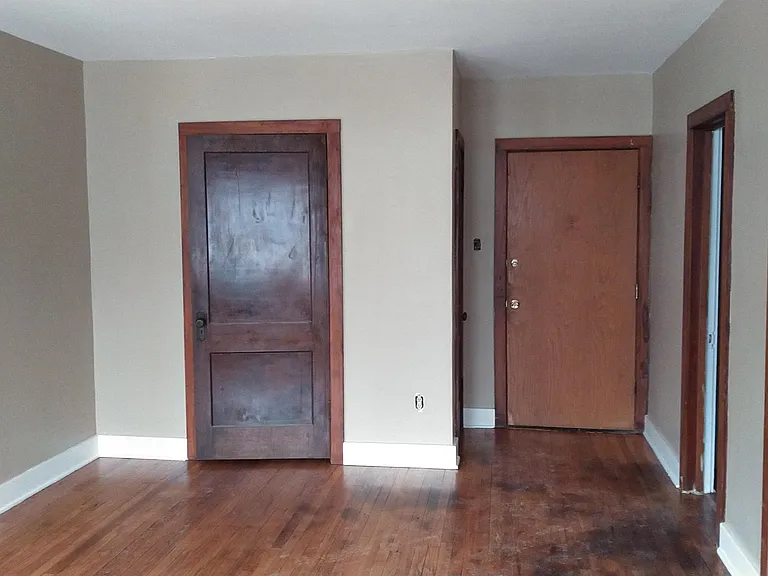 322 W 10th St #7 — Photo 5