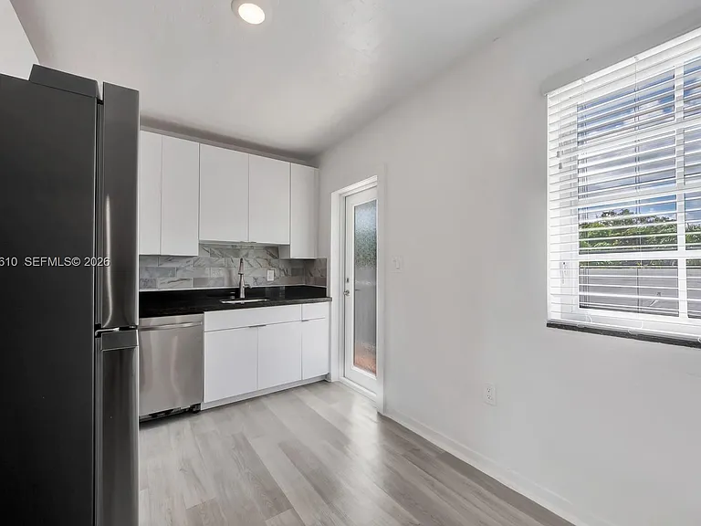 570 NE 68th St #1 — Photo 7