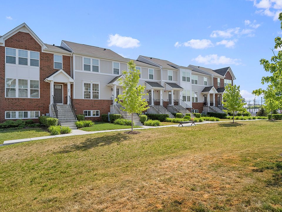 1st image of 41 Nicholas Dr E