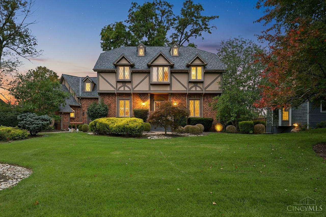 9036 Symmes Ridge Ln, Loveland, OH 45140 | Zillow