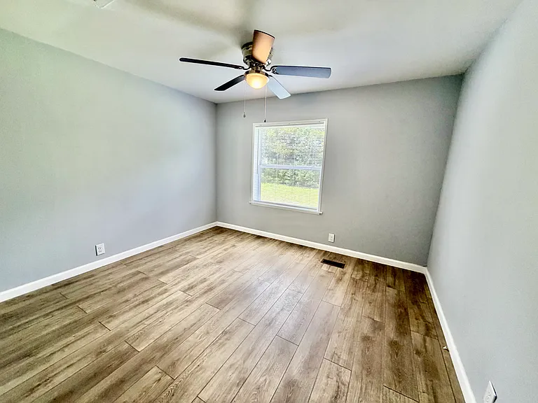 1548 Cornwallis Rd — Photo 11