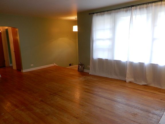 3rd image of 1552 Suffolk Ave
