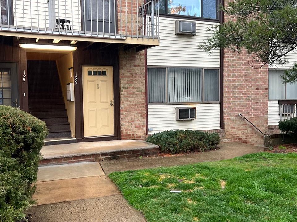 2nd image of 126 Cricket Ln