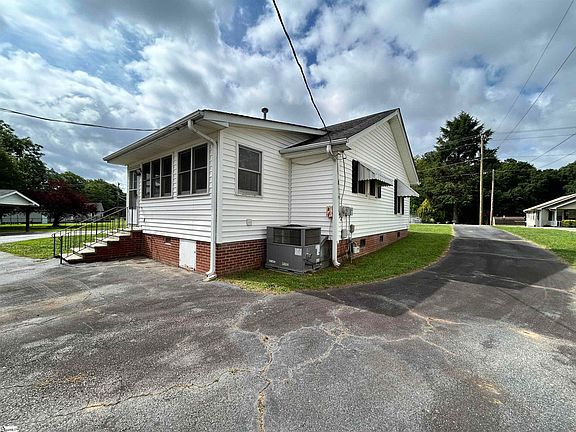 5th image of 204 Edwards Rd