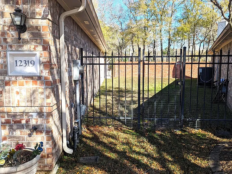 12319 Rutgers Park Ct — Photo 26