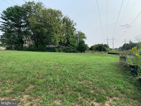 2nd image of 1418 Parcell St