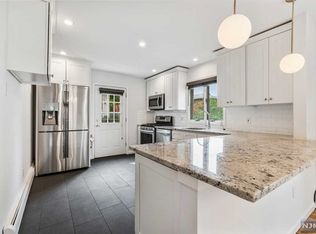 2422B 5th St, Fort Lee, NJ 07024