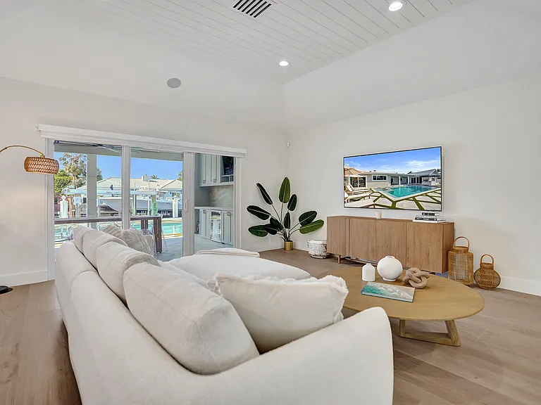 885 Nafa Dr — Photo 47