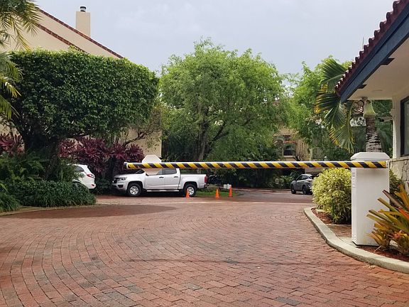 2nd image of 2000 S Bayshore Dr APT 25