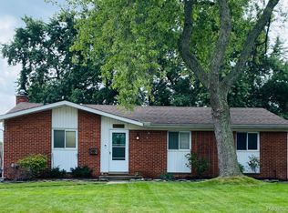 12442 Lyford Dr, Sterling Heights, MI 48312