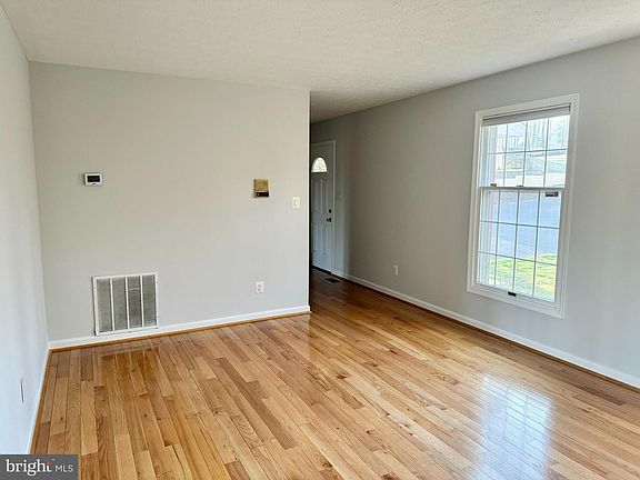 3rd image of 5203 Grenock Dr