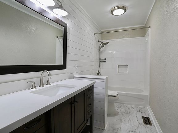 4th image of 126 New Castle Dr