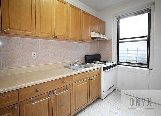 3rd image of 62-64 Saunders St #S1