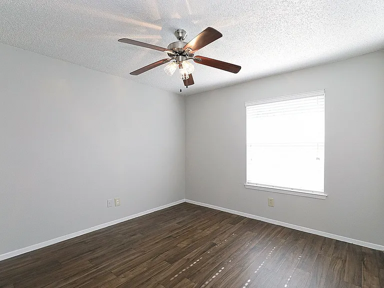 City Crest Apartments — Photo 141