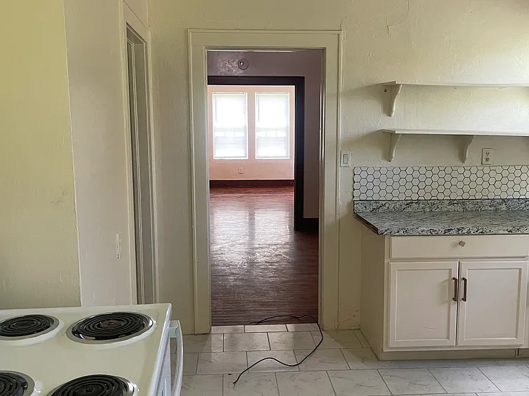 525 SW 27th St — Photo 14