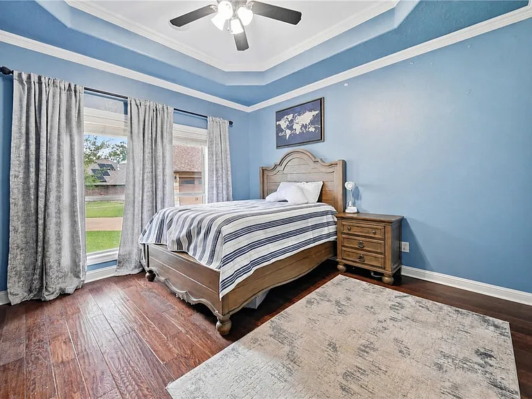 2404 Lancaster Ct — Photo 17