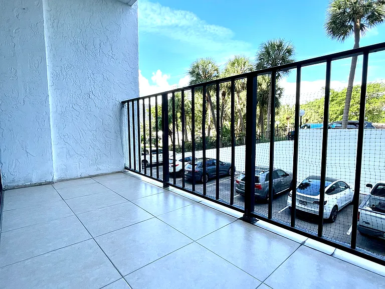 200 Leslie Dr #227 — Photo 4