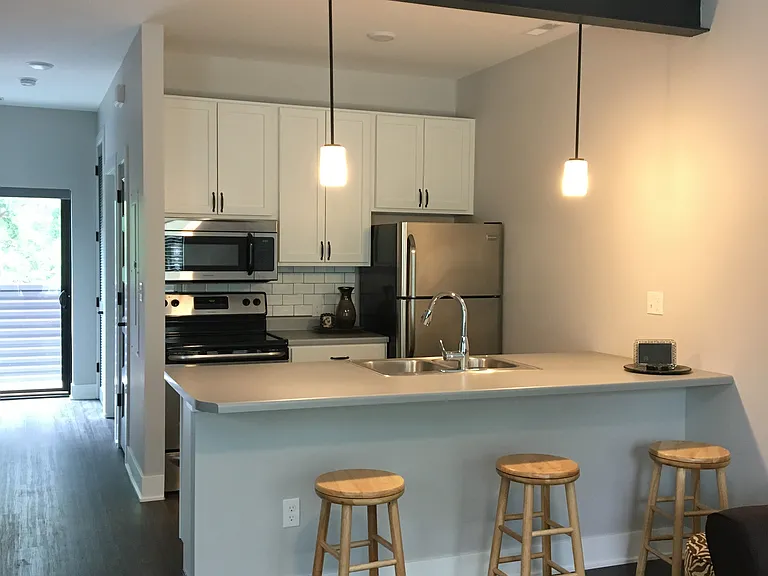 Eat-in Kitchen, Stainless Appliances