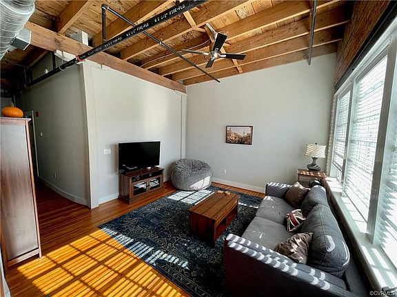 2nd image of 16 N Vine St APT 201