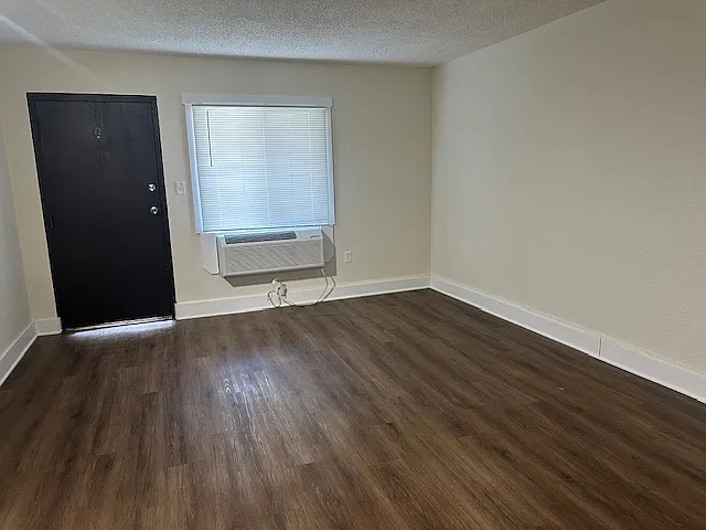 45 South West End Boulevard — Photo 3