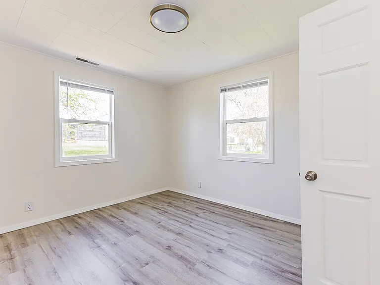 2104 N Hollywood Ave — Photo 17