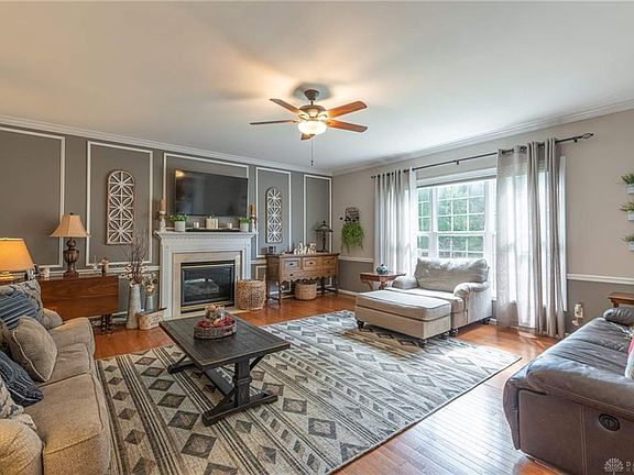 5th image of 324 Forest Edge Dr