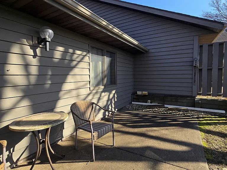 138 Sargent Dr #1 — Photo 4