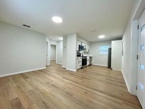 5th image of 126 E Harding St #38FB23821