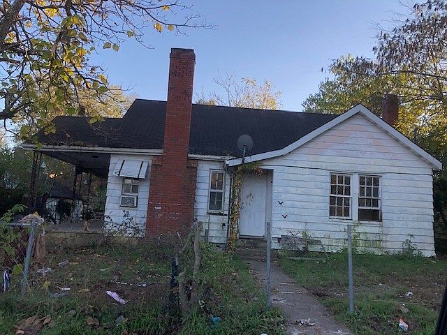2nd image of 311 Adams St