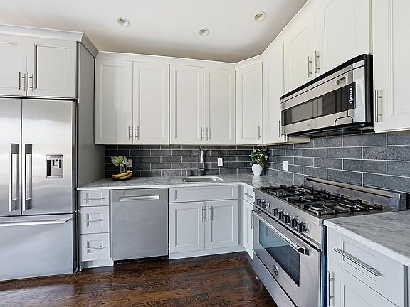 3rd image of 171 Lexington Ave #5