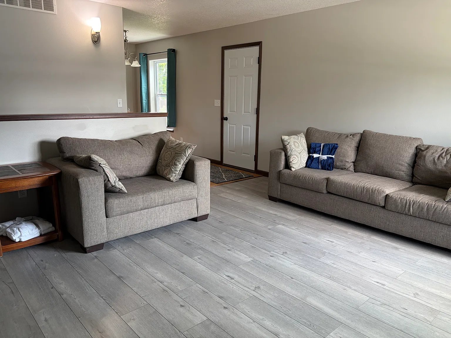 5 bed, 1888 sqft, $5,000 — Photo 2