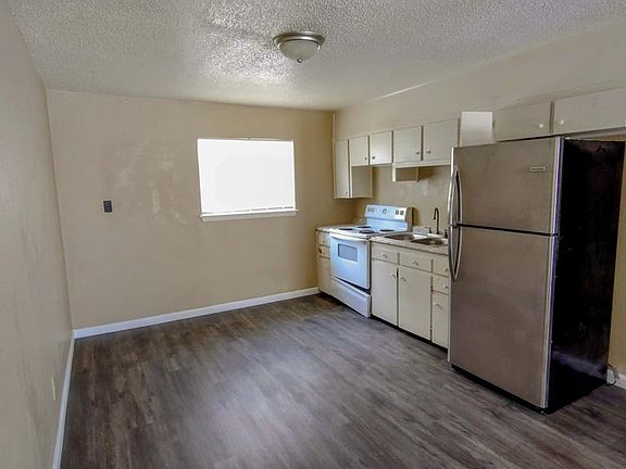 2nd image of 905 N Main St APT 5