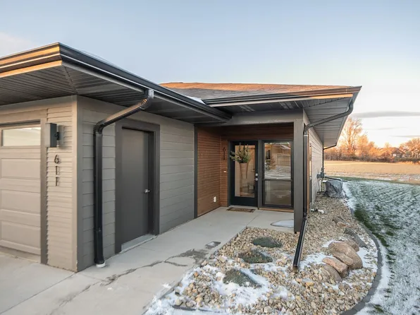 611 14th St SE, Orange City, IA 51041