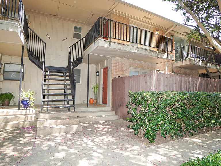 4211 Newton Ave #209 — Photo 1