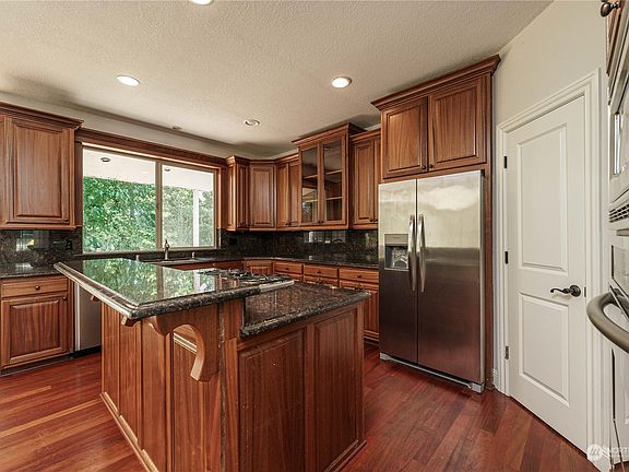 5th image of 704 W S Street