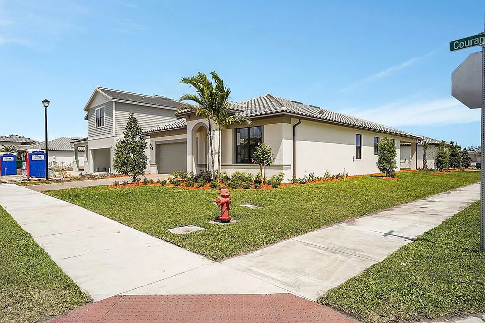 Building Photo - 845 SE Courances Dr