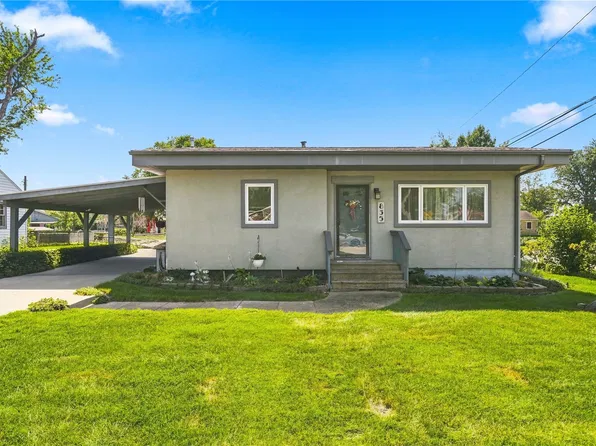835 37th St NE, Cedar Rapids, IA 52402
