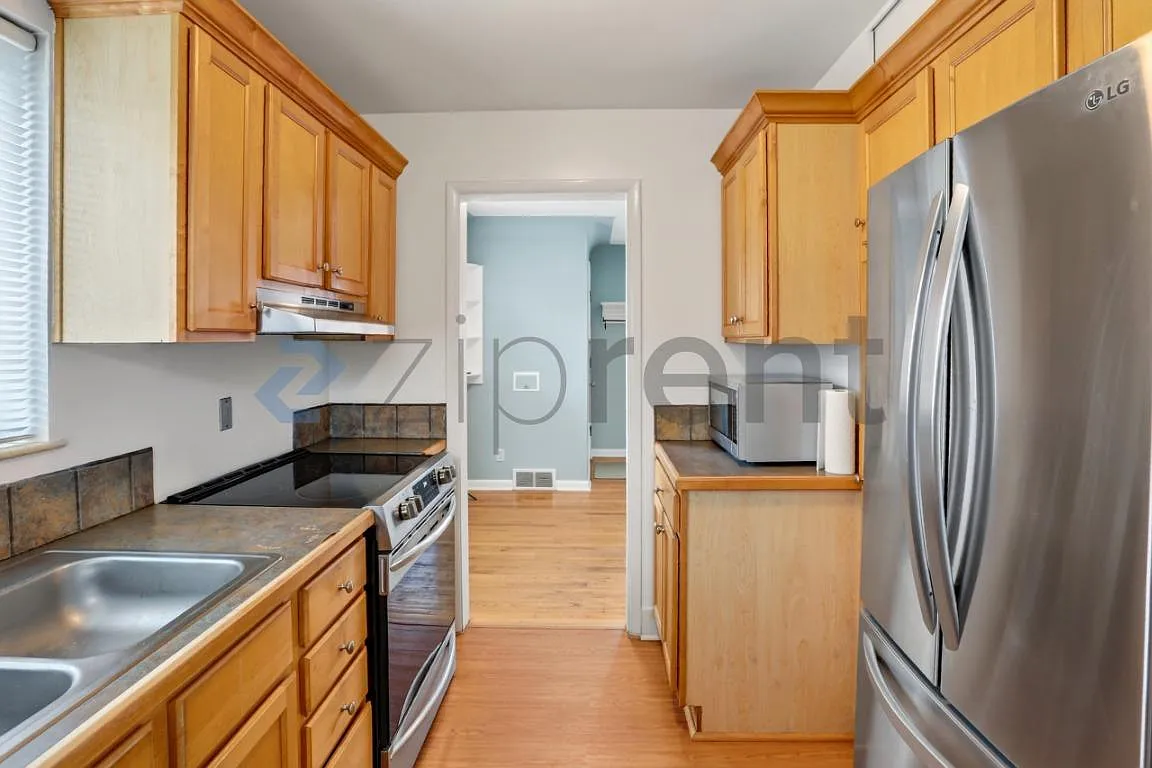 3 bed, 1500 sqft, $2,160 — Photo 4