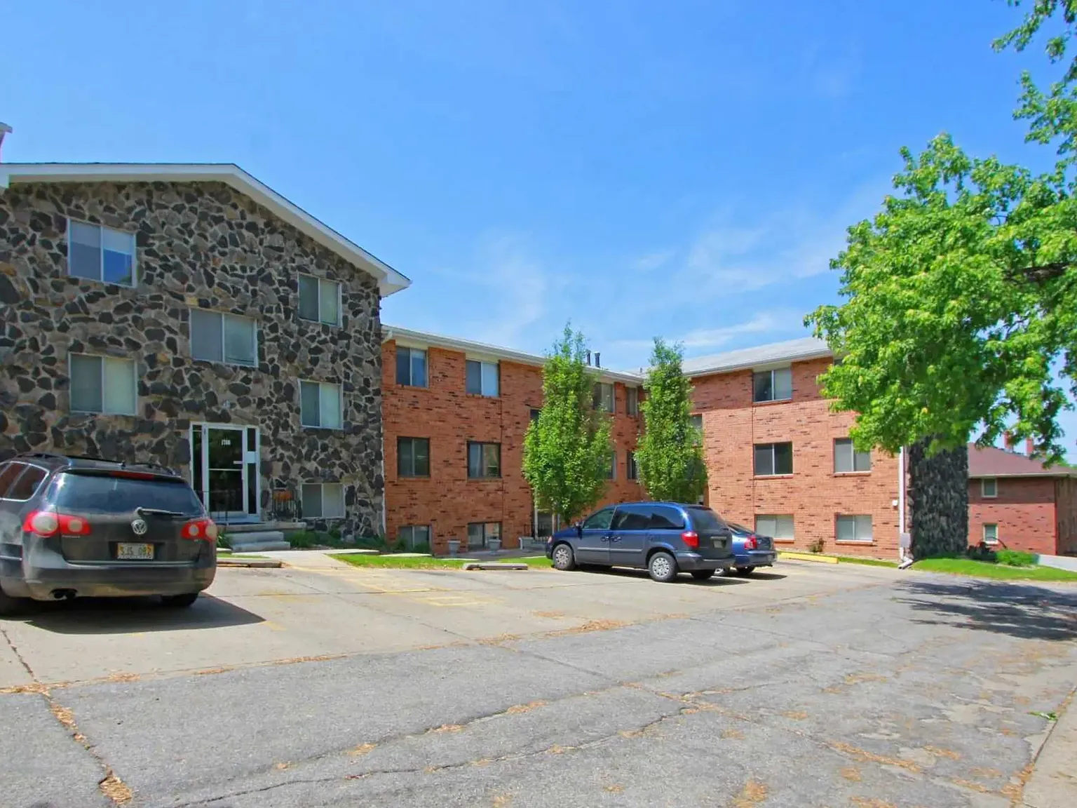 Kingston Court Apartments — Photo 3