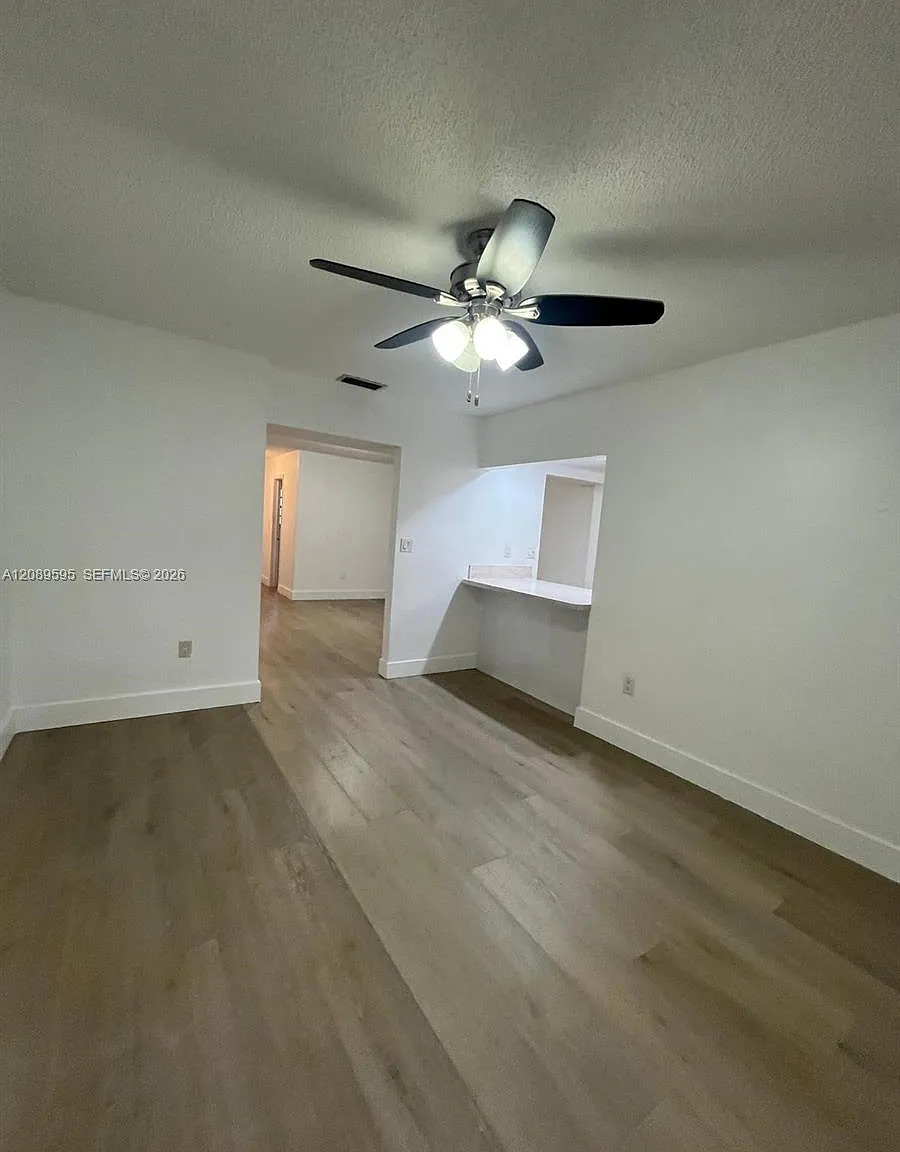 Felicia No 1 Condo — Photo 4