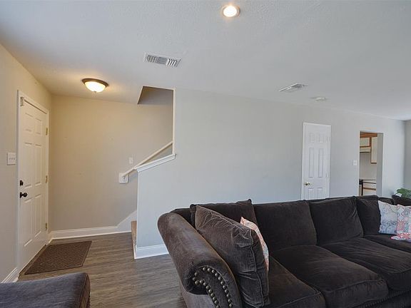 4th image of 16727 Stapley Dr
