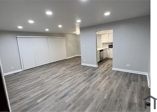 3rd image of 831 E 194th St #831