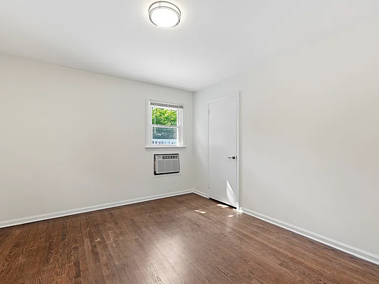 322 Broughton Ave #1 — Photo 17