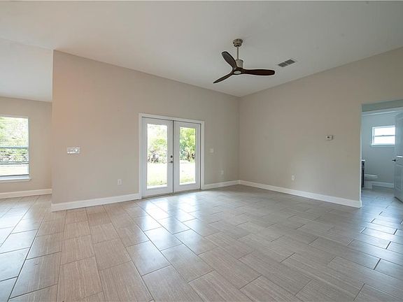 4th image of 3156 N Covington Dr