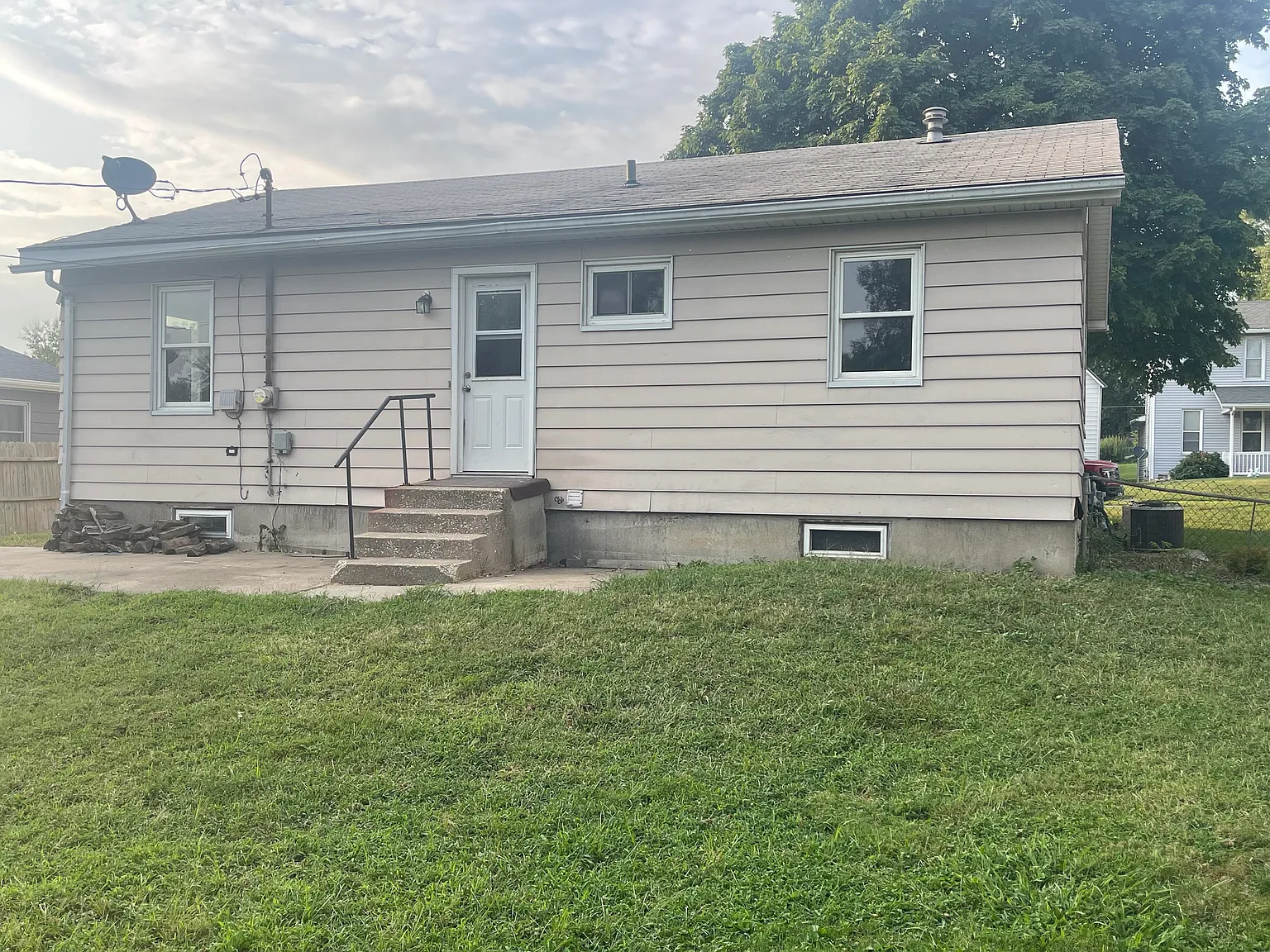 710 Van Buren St — Photo 2