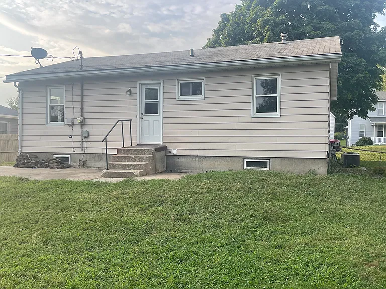 710 Van Buren St — Photo 2