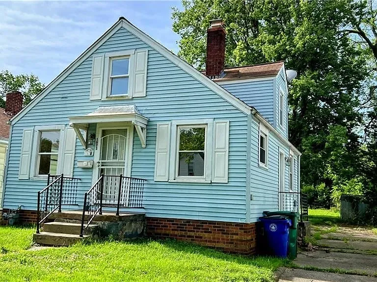 1675 E Decatur St — Photo 1